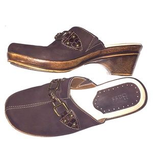 Bass Gabby Dark Brown suede leather Clogs